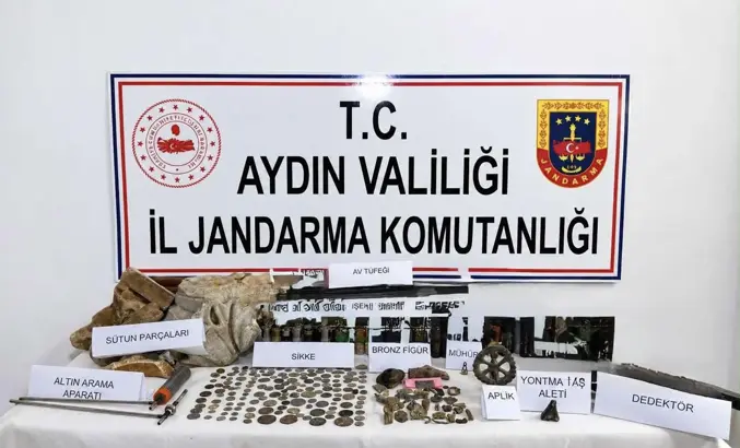 Aydın’ın Karacasu ilçesinde jandarmanın düzenlediği operasyonda 157 sikke ve tarihi