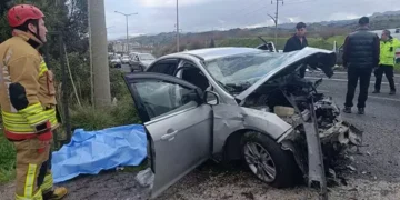 Karayolunda feci kaza 2 ölü, 4 yaralı