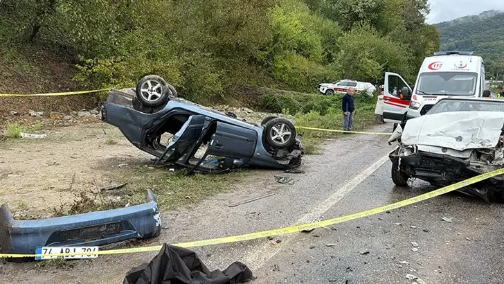 Kardeşinin cenazesine gitti, kazada öldü İstanbul’dan, ağabeyinin cenazesine katılmak için ailesiyle birlikte Bartın'ın Ulus ilçesine