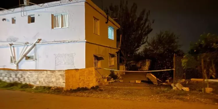 Karısını baltayla öldürüp, banyoya gömdü