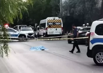 Karşıya geçerken otomobil çarptı