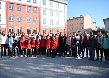 Katar’da mahsur kalan Türk sporcular döndü