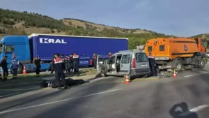 Katliam gibi kaza 4 ölü, 2 yaralı Katliam gibi kaza 4 ölü, 2 yaralı