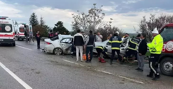 Katliam gibi kazada 4 kişi feci şekilde can verdi