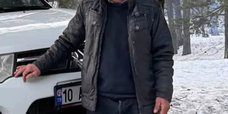 Kavak ağacının altında kalıp hayatını kaybetti