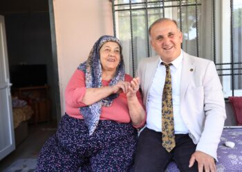 Kaya, büyüklerin bayram ziyaretini evlerinde yaptı (1)