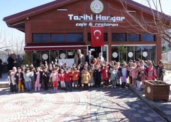 Kaya, çocukların tekne orucu sevincine ortak oldu (1)