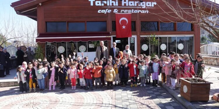 Kaya, çocukların tekne orucu sevincine ortak oldu (1)