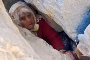 Antalya‘nın Serik ilçesine bağlı Hasdümen Mahallesi’nde yaşayan Ayşe Şahin (80),