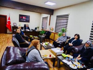 İncirliova Kaymakamı İlhan Abay, ilçenin aziz şehitlerinin kıymetli ailelerini makamında