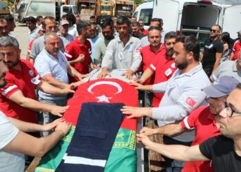 Kazada ölen temizlik işçisi son yolculuğuna uğurlandı (4)