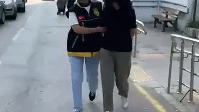 Adana'da, Ayşegül Kırğıl (19), tahlil vermek üzere hastaneye gitmek için