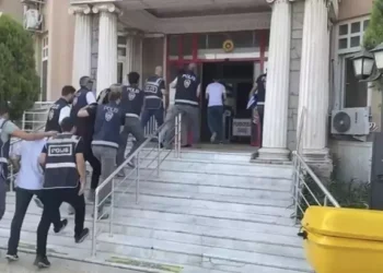 Kendisini MİT görevlisi olarak tanıtan 4 dolandırıcı tutuklandı