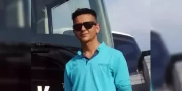 Kendisini uyaran garsonu göğsünden bıçakladı