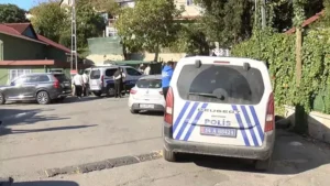 Kız arkadaşını silahla öldürüp intihar etti Kız arkadaşını silahla öldürüp intihar etti