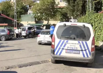 Kız arkadaşını silahla öldürüp intihar etti