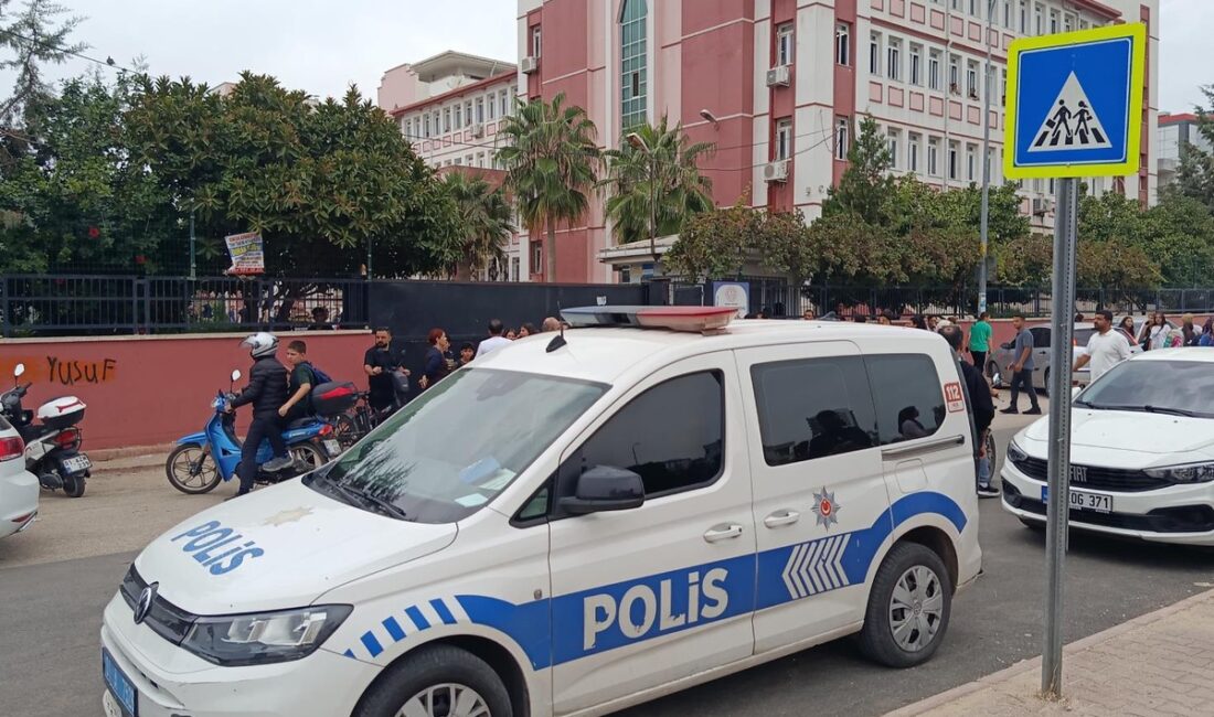 Kız öğrenci sınıf arkadaşını bıçakladı Adana’nın Seyhan ilçesindeki bir ortaokulda 6. sınıfa giden bir kız