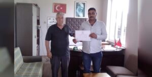 Koçarlılı muhtar siyaset uğruna muhtarlıktan istifa etti Koçarlılı muhtar siyaset uğruna muhtarlıktan istifa etti