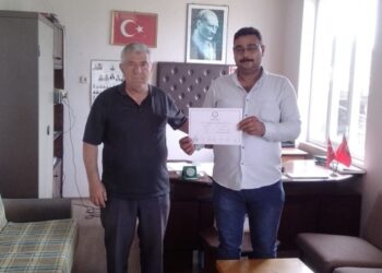 Koçarlılı muhtar siyaset uğruna muhtarlıktan istifa etti