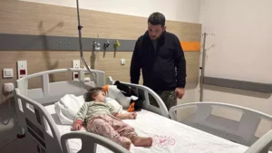 Komşu kavgasında 14 aylık bebek hastanelik oldu (1)