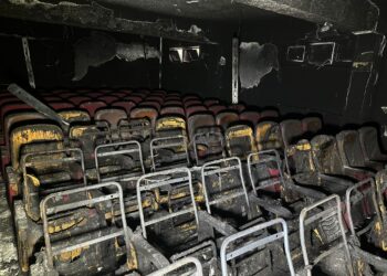 Konferans salonu yanan okulda eğitime ara verildi