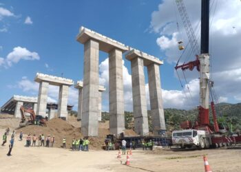 Köprü ayağında aşağı düşen işçi hayatını kaybetti