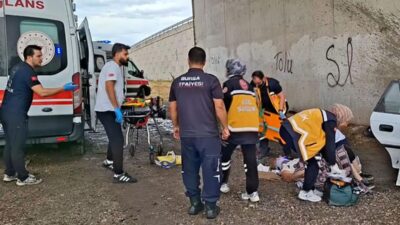 Bursa'nın Nilüfer ilçesinde kontrolden çıkan araç, köprülü kavşağın beton duvarına