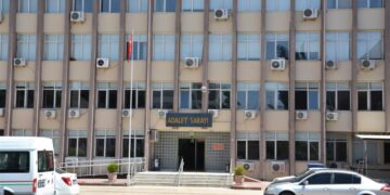 Köşk’te okula bıçakla gelen öğrenciye ev hapsi