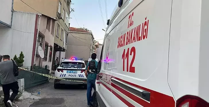 Kötü koku gelen evde anne kız ölü bulundu