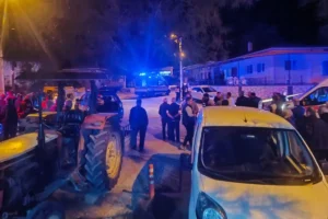 Köy meydanında 2 arkadaşını av tüfeğiyle öldürdü