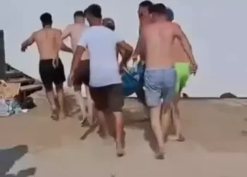 Kuşadası'nda denize giren 2 kişi boğuldu