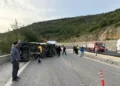 Kuşadası'nda otomobil ile minibüs çarpıştı 12 yaralı