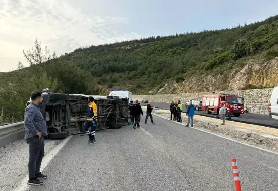 Kuşadası'nda otomobil ile minibüs çarpıştı 12 yaralı