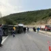 Kuşadası'nda otomobil ile minibüs çarpıştı 12 yaralı