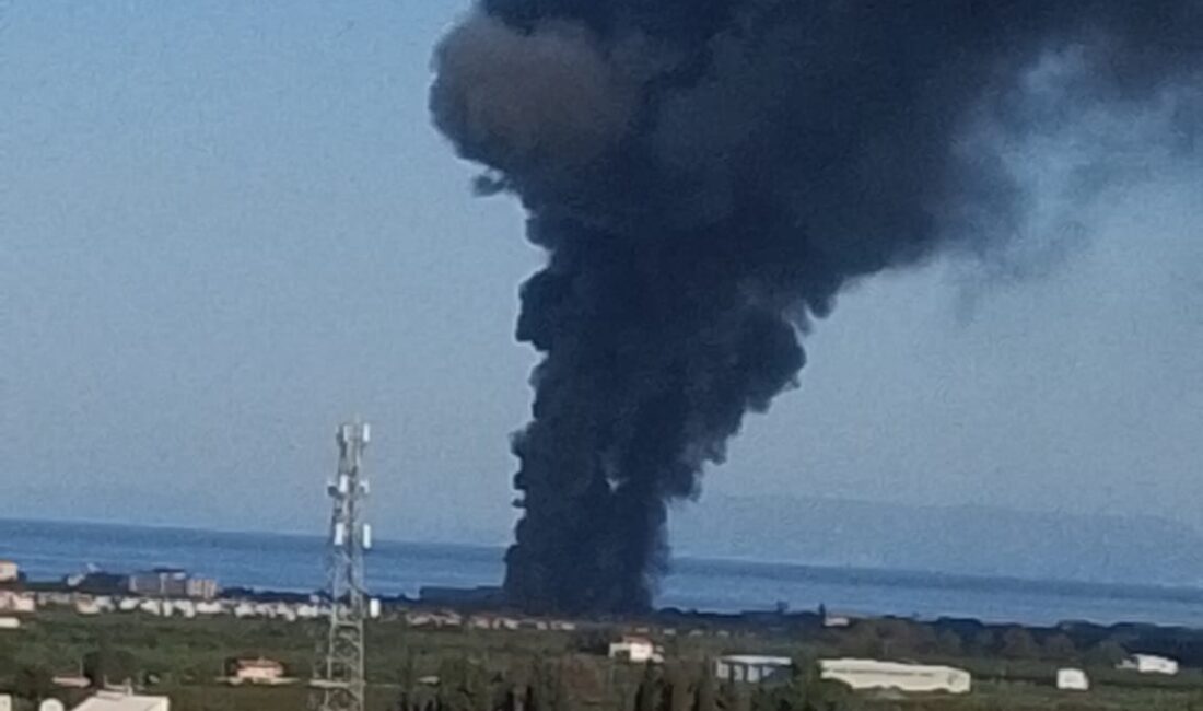 Kuşadası’nda pazar yerinde yangın Aydın’ın Kuşadası ilçesinde, Davutlar Mahallesi Cengiz Topel Caddesi üzerinde kurulan