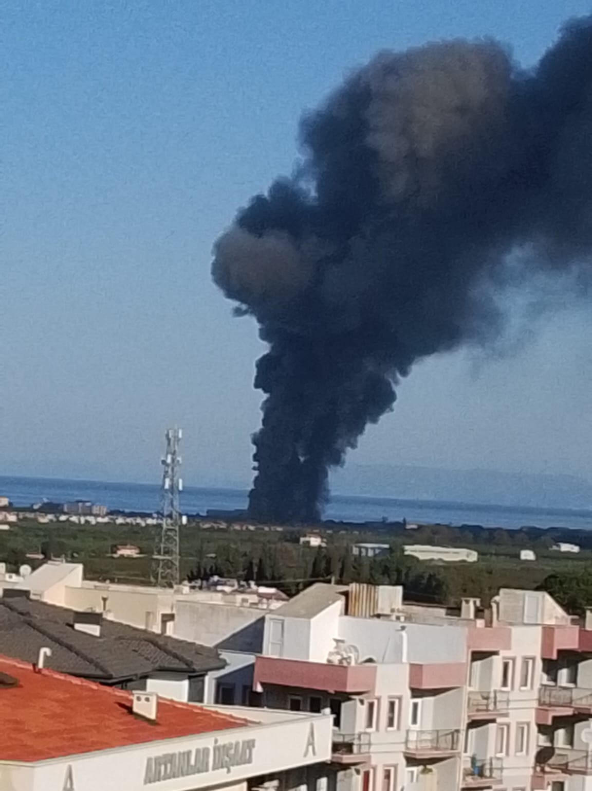 Kusadasi’nda pazar yerinde yangin Kusadasi’nda pazar yerinde yangin