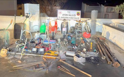 Kuşadası’nı sel vurdu, hırsız evleri soydu