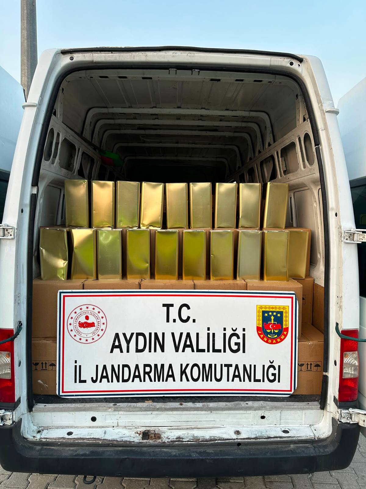 Kuyucak giselerinde taklit zeytinyagi ele gecirildi Kuyucak giselerinde taklit zeytinyagi ele gecirildi