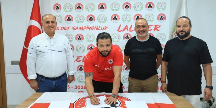 Laleler transferde 16 futbolcu ile anlaştı (1)