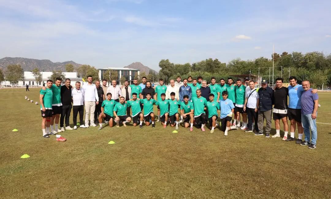 Laleler yeni sezona merhaba dedi İncirliova Belediyespor, 2026-2027 sezonunu Ahmet Yaşar Kocabıyık Stadı’nda düzenlenen törenle