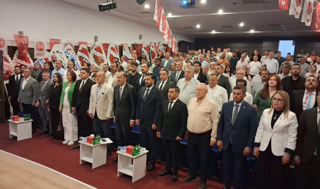 MHP İncirliova’da mehteran gösterisiyle kongreye gitti MHP İncirliova İlçe Teşkilatı’nın tek liste ile gidilen olağan kongresinde