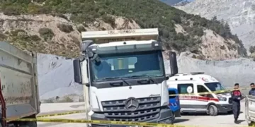 Maden ocağında TIR’ın altında can verdi