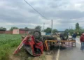 Manevra yapan kamyon devrildi 5 yaralı