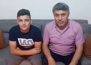 Minibüsle kamyonet çarpıştı baba ve oğlu öldü