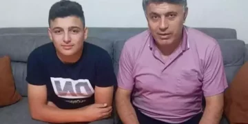 Minibüsle kamyonet çarpıştı baba ve oğlu öldü
