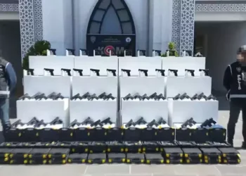 Minibüsten cephanelik çıktı 60 tabanca ele geçirildi (2)