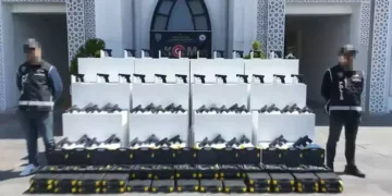 Minibüsten cephanelik çıktı 60 tabanca ele geçirildi (2)