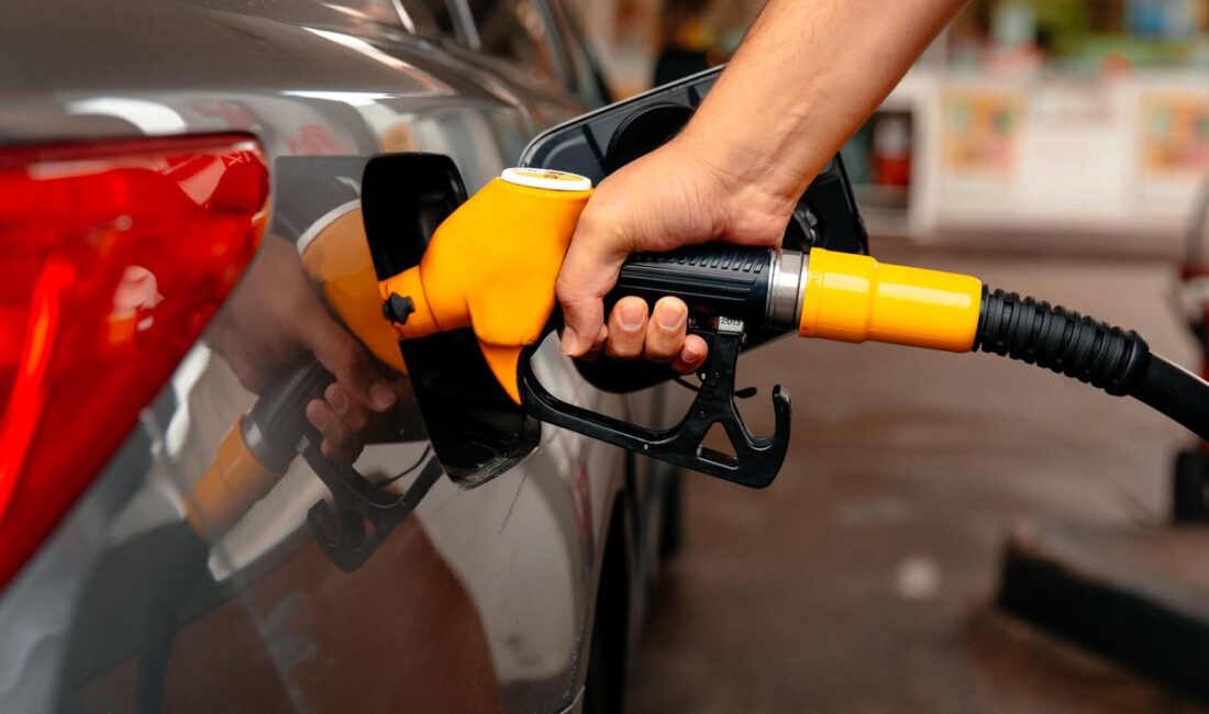 Motorine dev indirim! Gece yarısı pompaya yansıdı Petrol fiyatlarındaki gerilemenin ardından motorinin litre fiyatına 4 lira 95