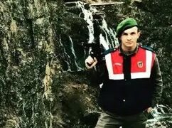 Motosikletle amcasının otomobiline çarpan Uzman Çavuş öldü