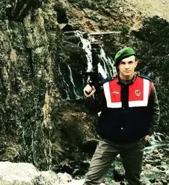 Motosikletle amcasının otomobiline çarpan Uzman Çavuş öldü